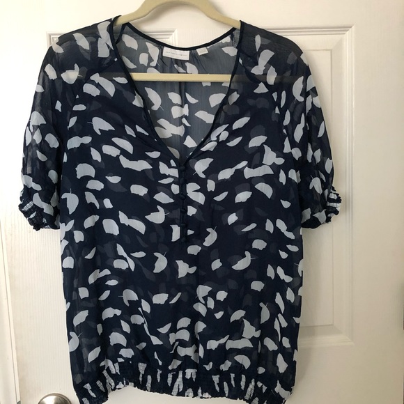 New York & Company Tops - 💥😍New York&Co top Size L